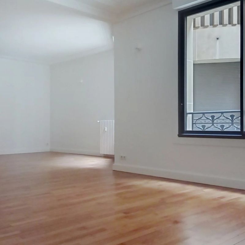 Paris VIII - Appartement en 1er étage avec deux chambres - rue Clément Marot - Photo 1