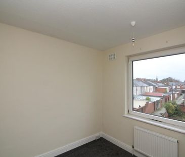 2 bedroom semi-detached house to rent - Photo 6