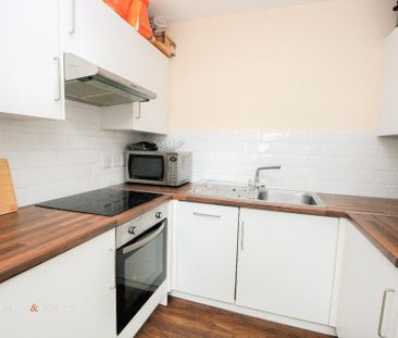 2 bedroom penthouse to rent - Photo 3