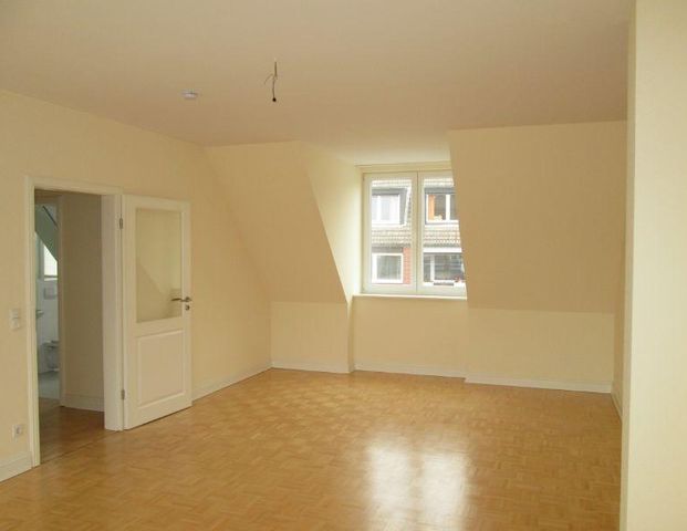 Einkaufen ! Alles zu Fuß - Dachgeschoßwohnung am Tibarg - Foto 1