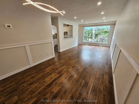 358 Browndale Crescent #MainFlr - Photo 4