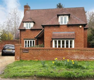 ***6 MONTHS ONLY*** Five bedroom detached family home in village lo... - Photo 5