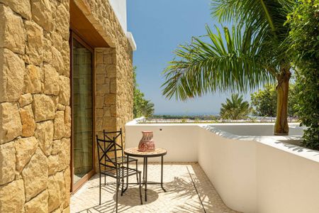 Luxury Apartment for rent in Marbella, Andalusia - Photo 2