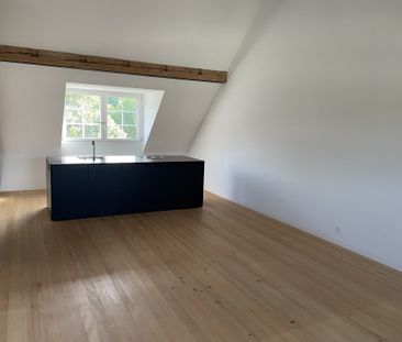 Loftartige 2.5-Zimmer-Dachwohnung mit Galerie und Charme - Photo 1