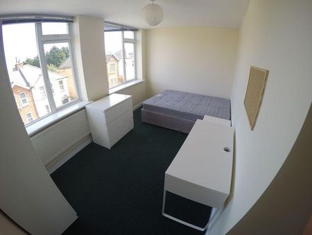 4 bedroom apartment to rent - Photo 3