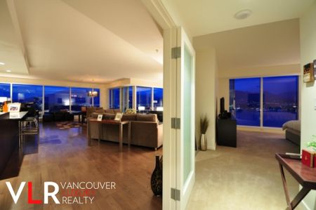 Condo in Downtown Vancouver, BC - Photo 5