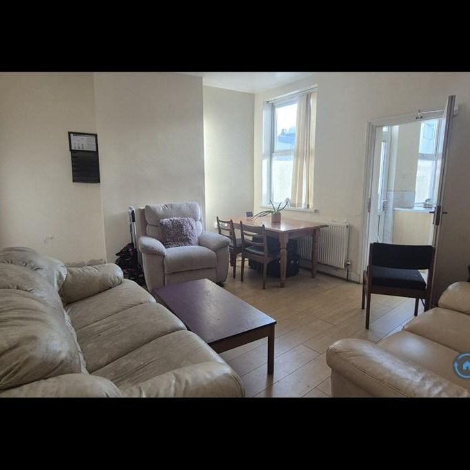1 bedroom in a house share to rent - Photo 1
