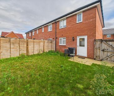 2 bedroom end of terrace house to rent - Photo 2