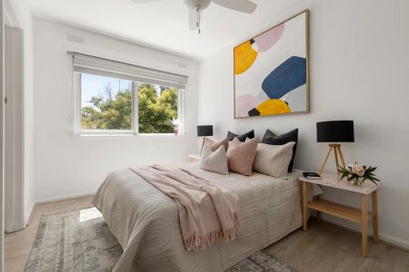 Ideal Location & Modern Living - Photo 3