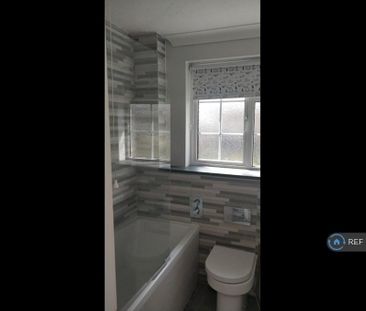 3 bedroom end of terrace house to rent - Photo 1