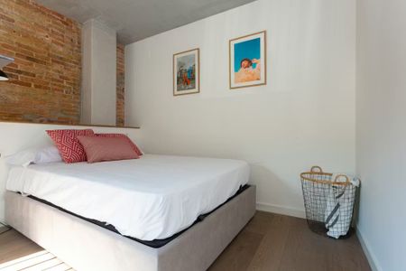 Carrer de la Diputació, Barcelona, Catalonia 08013 - Photo 3