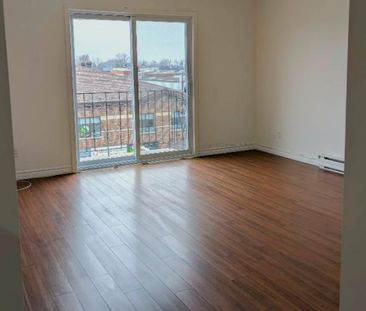4 ½ rénové à louer | Lumineux | Stationnement + rangement | Valleyf... - Photo 3