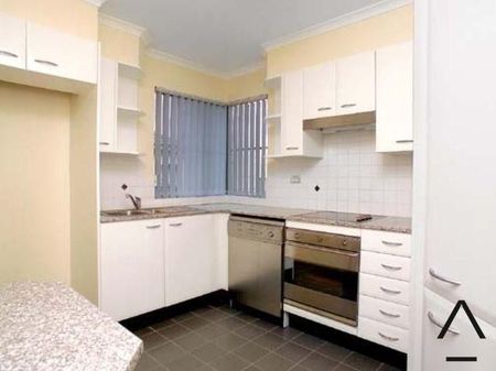 2 Bedroom Beachside Bliss with Parking! - Photo 4