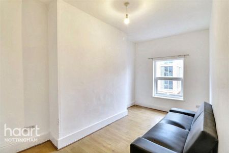 3 bedroom flat to rent - Photo 5