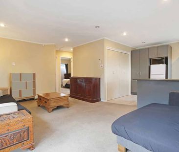 Home in the Centre of new Lynn! - Photo 2