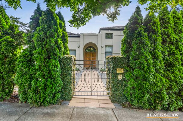 Luxury Home in Yarralumla! - Photo 1