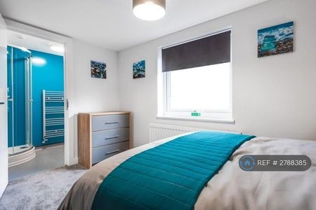 1 bedroom in a house share to rent - Photo 2