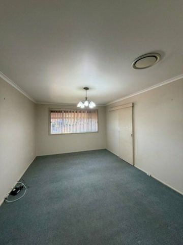 Three Bedroom Home with Ducted Air Conditioning and Double Garage - Photo 5