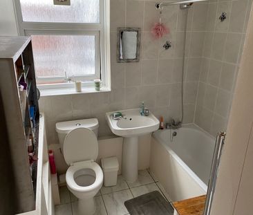 Room in a Shared Flat, Wayford Street, SW11 - Photo 5