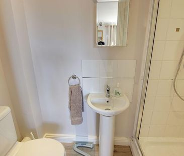 4 bedroom semi-detached house to rent - Photo 1