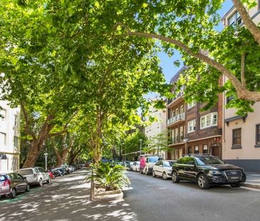 STUNNING RECENTLY RENOVATED STUDIO APARTMENT | Unfurnished - Photo 3
