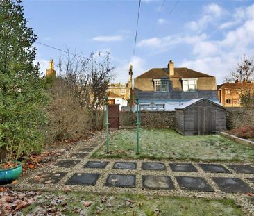 4 bedroom flat to rent - Photo 2