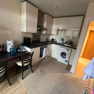 Room in a Shared House, High Road, N12 - Photo 2