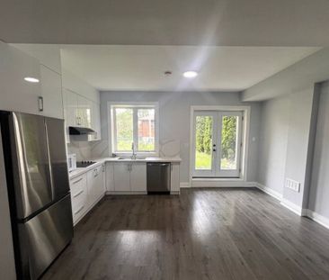 For Lease - 574 B Pharmacy Ave Avenue, Toronto, Ontario - Photo 2