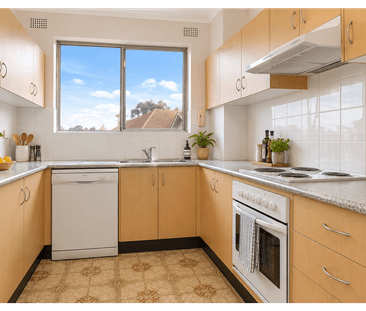 Spacious 2 Bedroom Apartment with Bridge Views - Photo 3