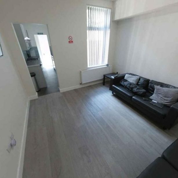 4 bedroom terraced house to rent - Photo 1