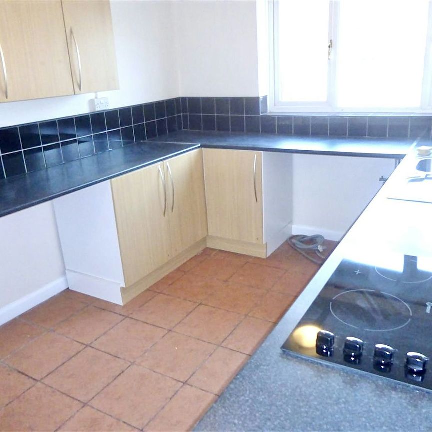 Flat to rent on - Photo 1