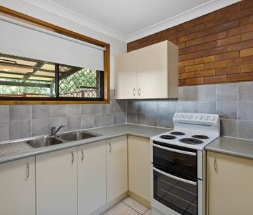 Modern Townhouse Living with Private Courtyard! 29/7 Chamberlain Av... - Photo 5