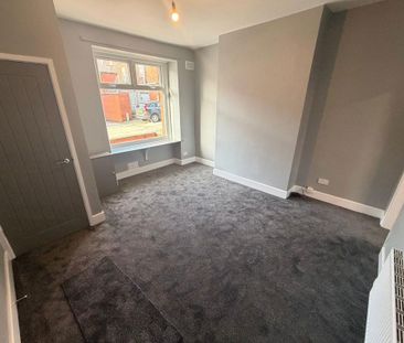 2 bedroom end of terrace house to rent - Photo 3