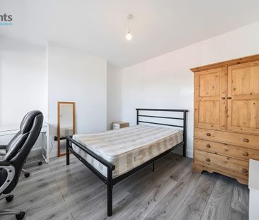 4 bedroom semi-detached house to rent - Photo 3