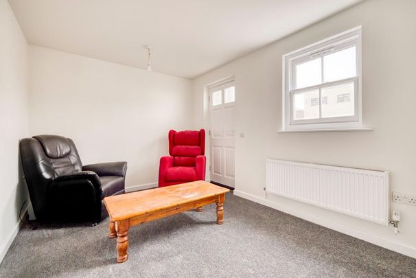 3 bedroom semi-detached house to rent - Photo 1