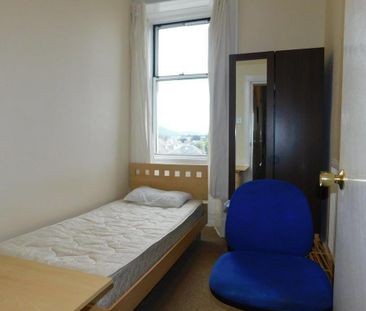 3 bedroom flat to rent - Photo 3