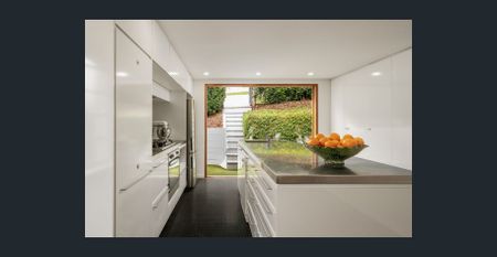 Sweet Treetop Hideaway Opposite Jubilee Park - Photo 2