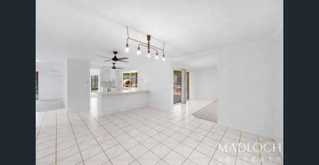 Executive family home with room to move! - Photo 4