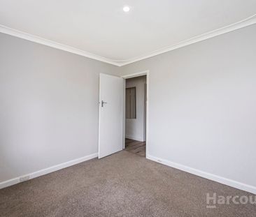 Charming 3 Bedroom Home Close to the Beach - Photo 5