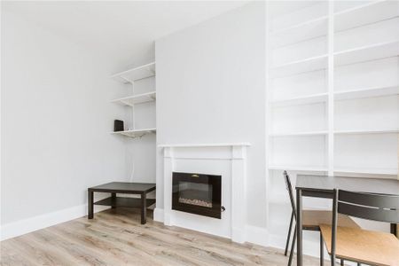 4 bedroom semi-detached house to rent - Photo 2