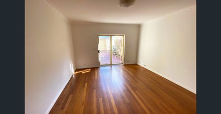 Supberb Three Bedroom Terrace in Alexandria - Photo 3