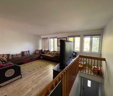 A Sainte-Thérèse haut de triplex grand 4 1/2 a louer - Photo 3