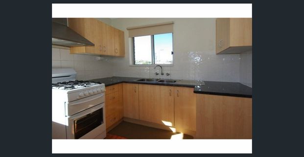 Affordable Living in Trendy Greenslopes - Photo 1