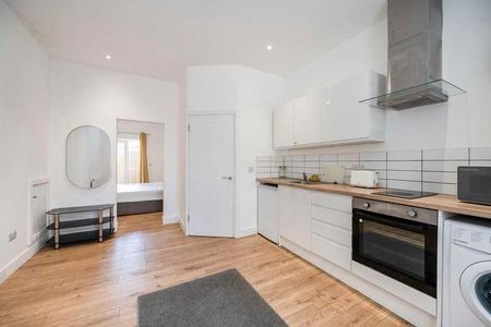 Flat A, Victoria Road South, Southsea, Hampshire, PO5 - Photo 5