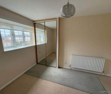 2 bedroom property to rent in Romford - Photo 4