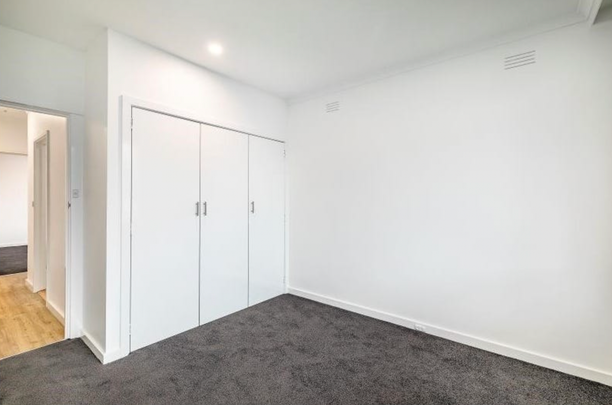 2 / 4 Orrong Rd, Elsternwick - Photo 1