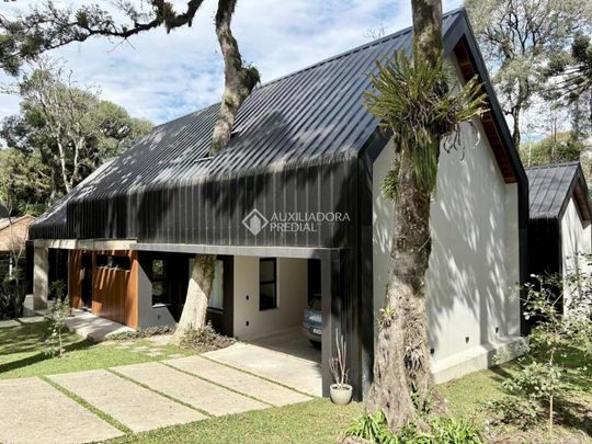 Casa em Condomínio com 3 quartos e 327m² para alugar em O Bosque, Gramado. - Foto 1