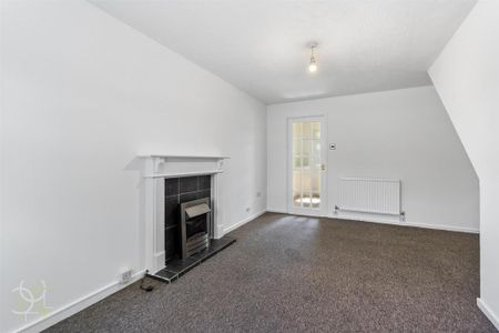 2 bedroom end of terrace house to rent - Photo 2