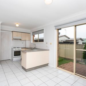 Tidy Townhouse - Central Location - Photo 2