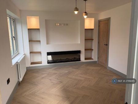 3 bedroom semi-detached house to rent - Photo 5